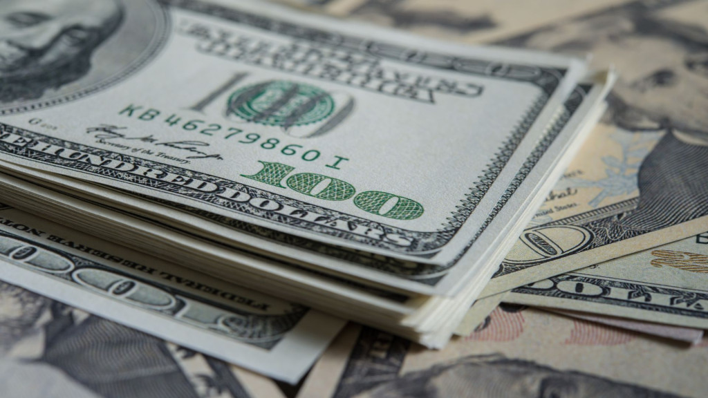 Dólar encerra maio em alta frente ao real