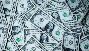 Dólar encerra outubro em leve alta após oscilações no mercado internacional